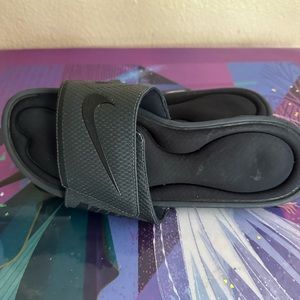 Nike slides